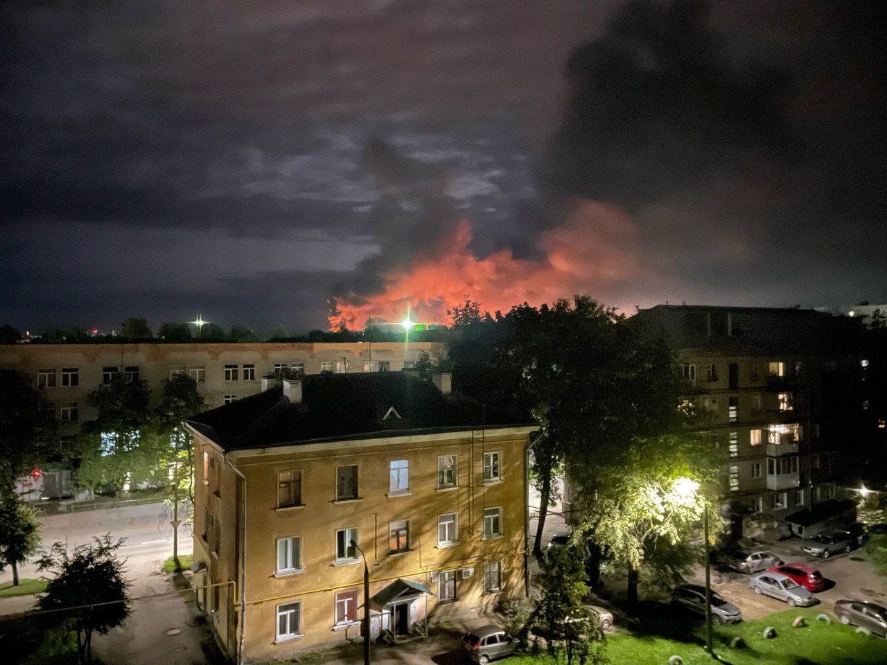 Взрывы в Пскове – горит аэродром дивизии ВДВ – фото и видео - Апостроф