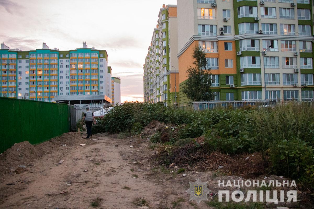 Под Киевом девушка пострадала из-за взрыва: полиция поделилась подробностями