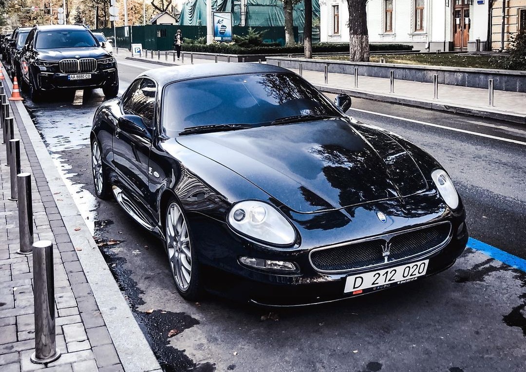 В Киеве заметили Maserati Coupe - принадлежит Красному Кресту - фото -  Апостроф