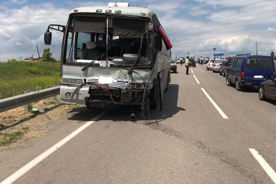 Пасажирський автобус з Донбасу потрапив в смертельне ДТП у Росії: опубліковано фото і відео