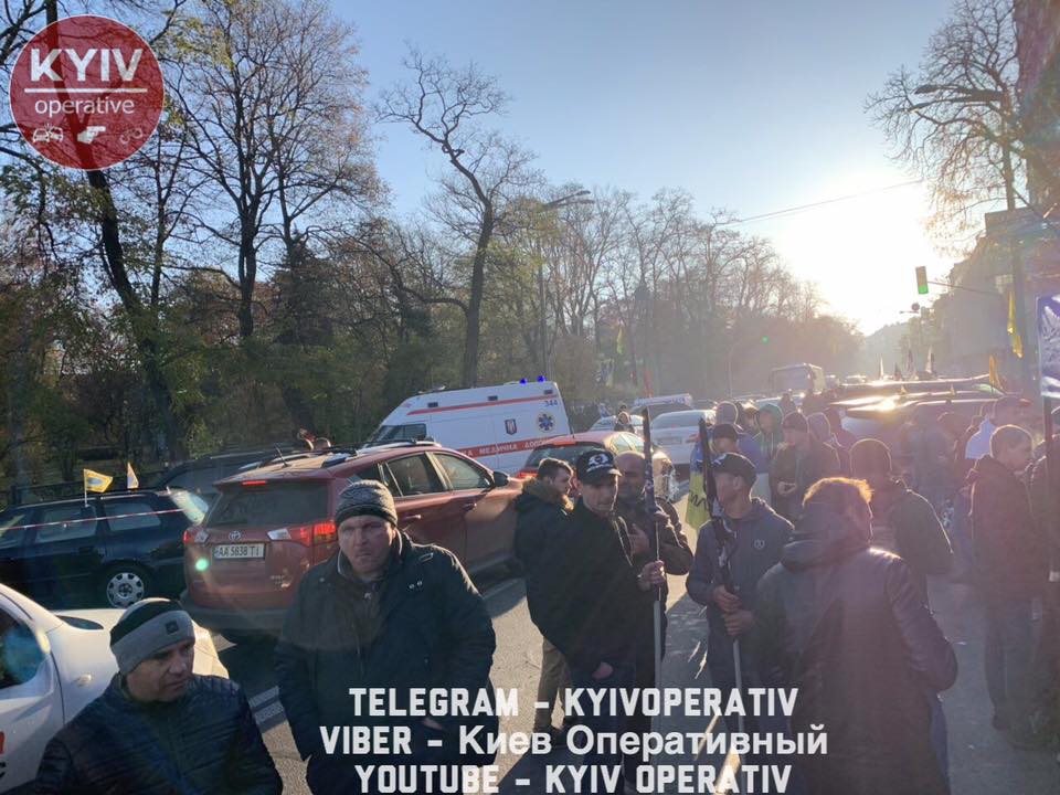 Протестующие "евробляхеры" заблокировали проезд в центре Киева: опубликованы фото