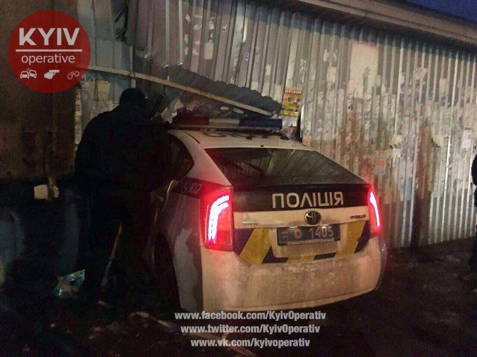 Появились фото ДТП с полицейскими в Киеве