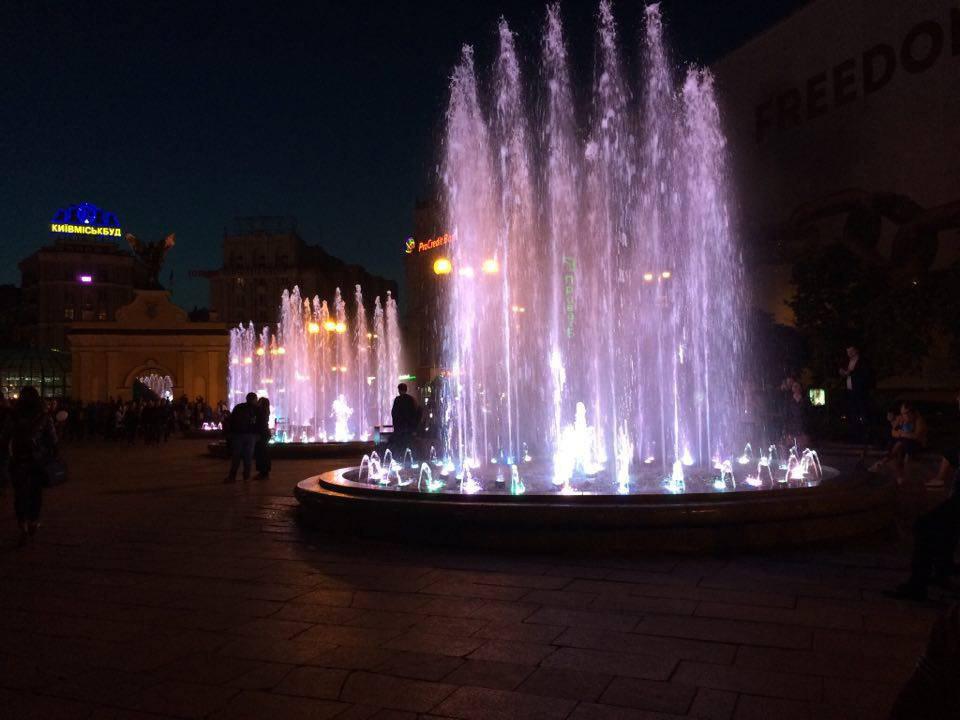 В Киеве к "Евровидению" запустили музыкальные фонтаны: опубликованы яркие фото и видео