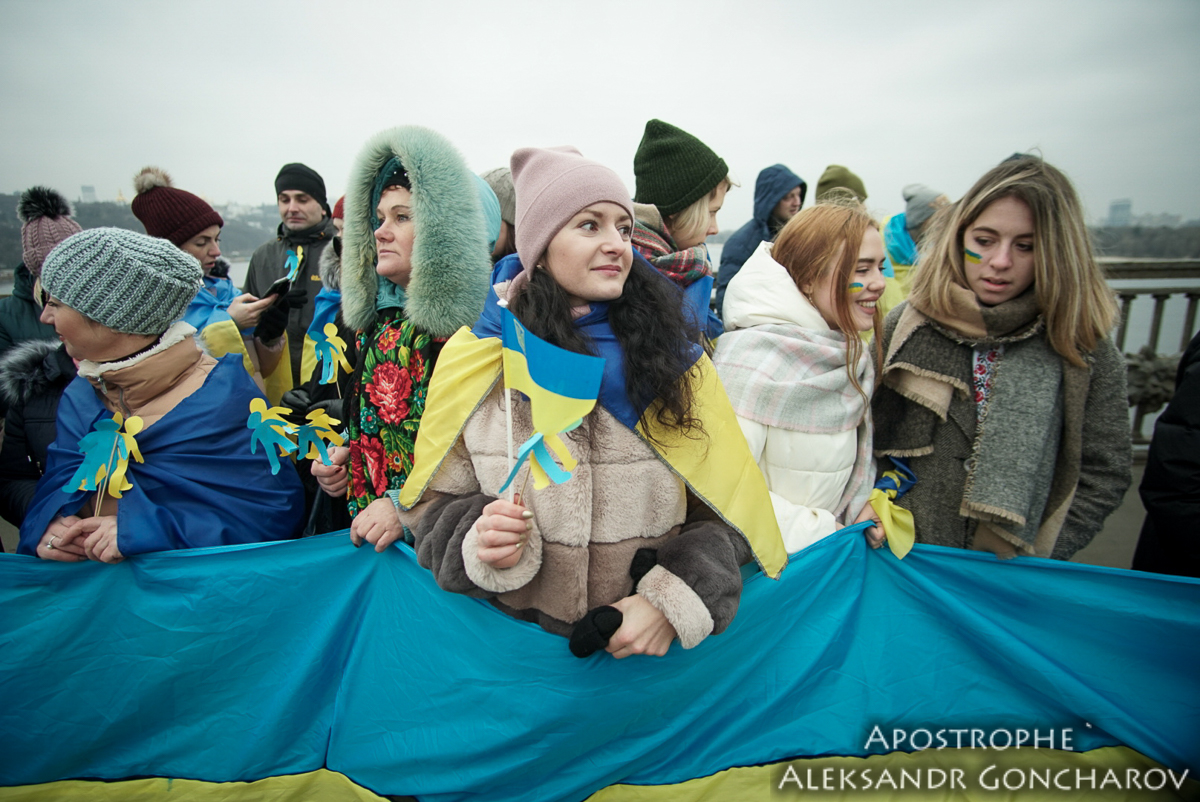 Мост Патона День Соборности Украины флаг акция