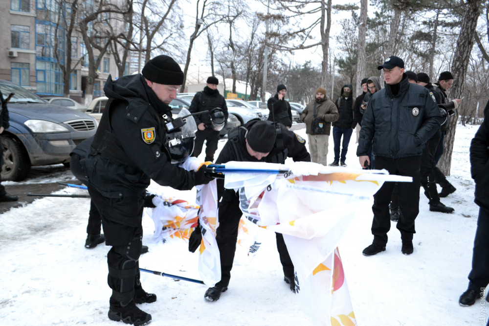 В Одесі затримали дивних учасників акції на честь радянської армії: опубліковано фото і відео
