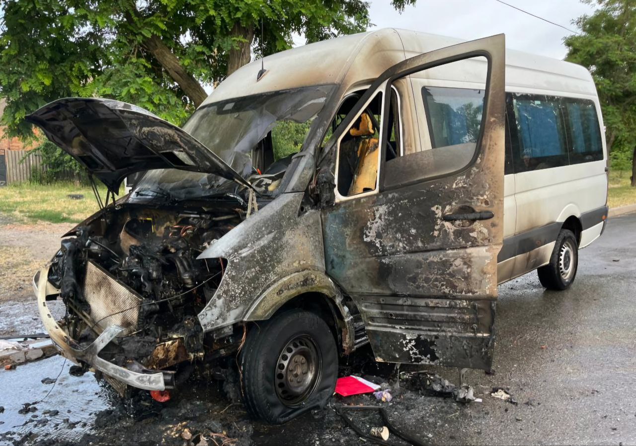 Удар по Никополю 6 июня - один из дронов попал в пассажирский автобус, фото  - Апостроф