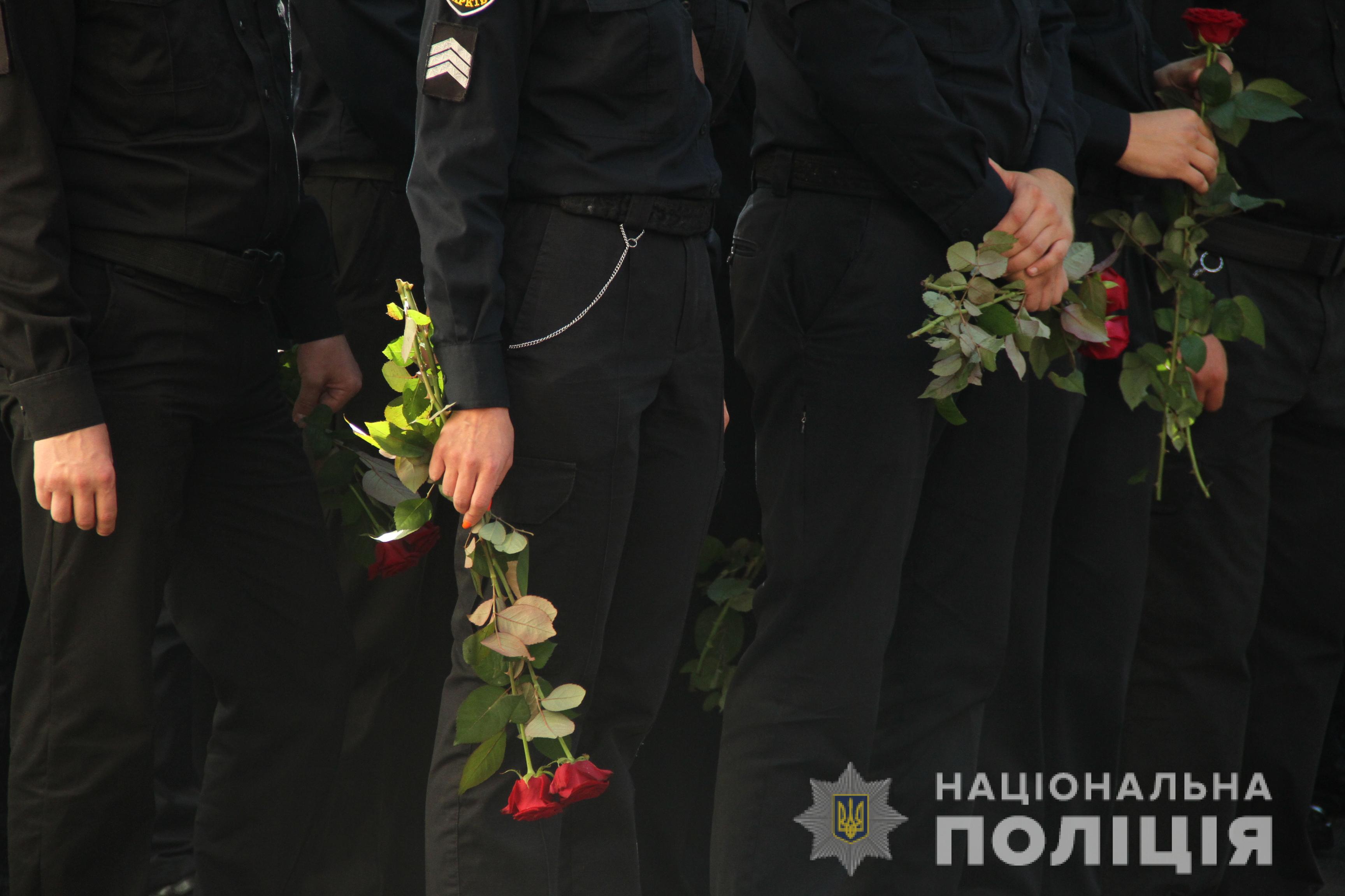 ​В Харькове простились с убитым возле мэрии полицейским: появились фото