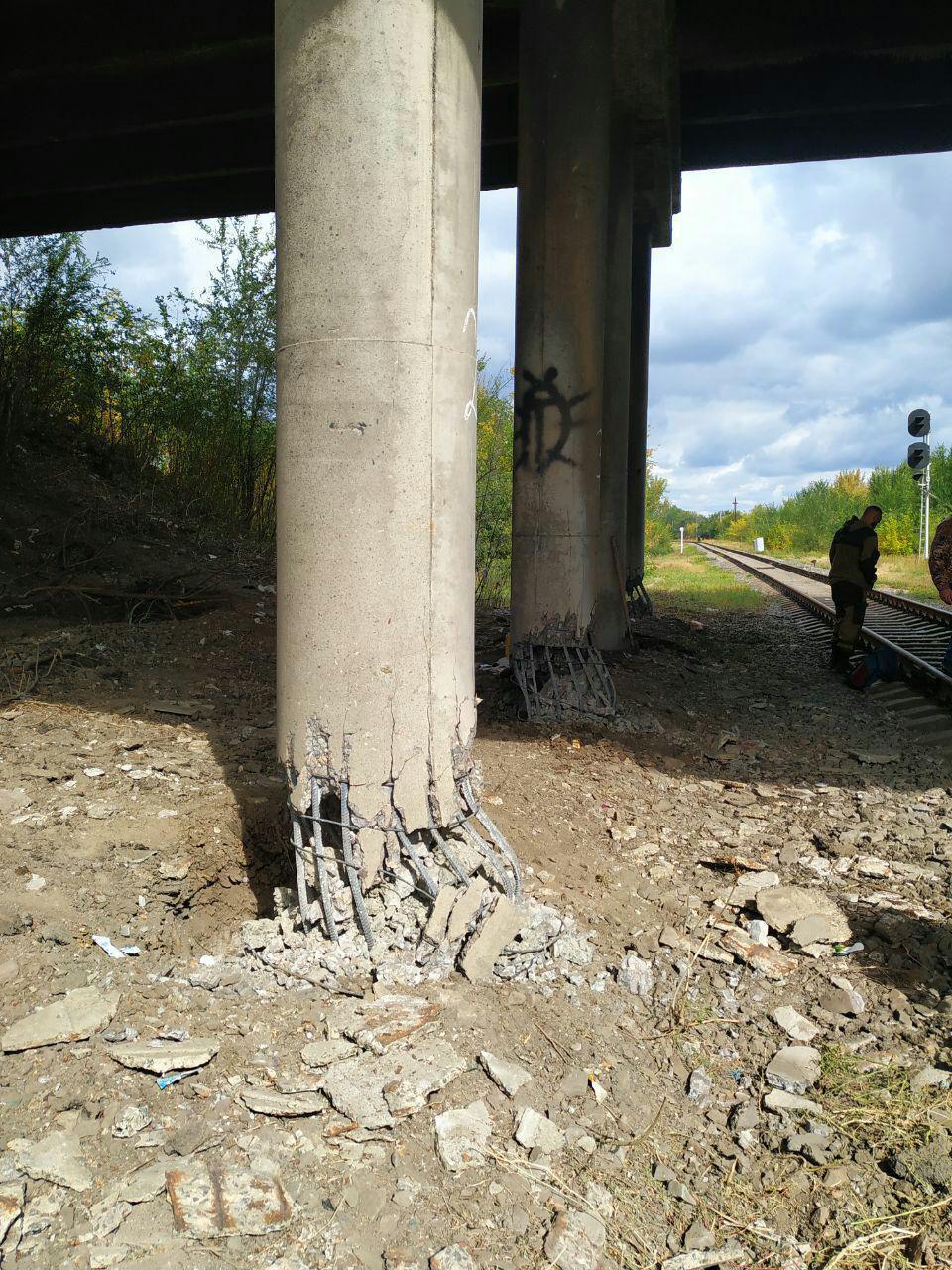 З'явилося фото підриву моста у бойовиків в Луганську