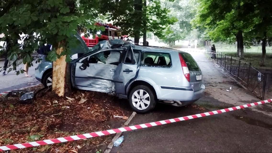 Под Днепром в ДТП погибли два парня