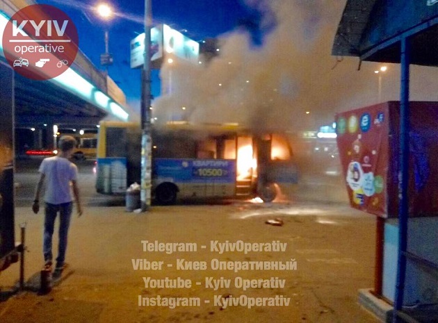 У Києві відбулася чергова небезпечна НП з маршруткою: з'явилися фото