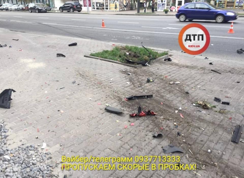 BMW на Єврономер влаштував жахливу ДТП в Києві: фото і відео з місця НП