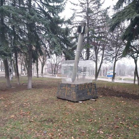 На Донбасі розгорівся гучний скандал через "пропажу" меморіалу жертвам обстрілу: фото
