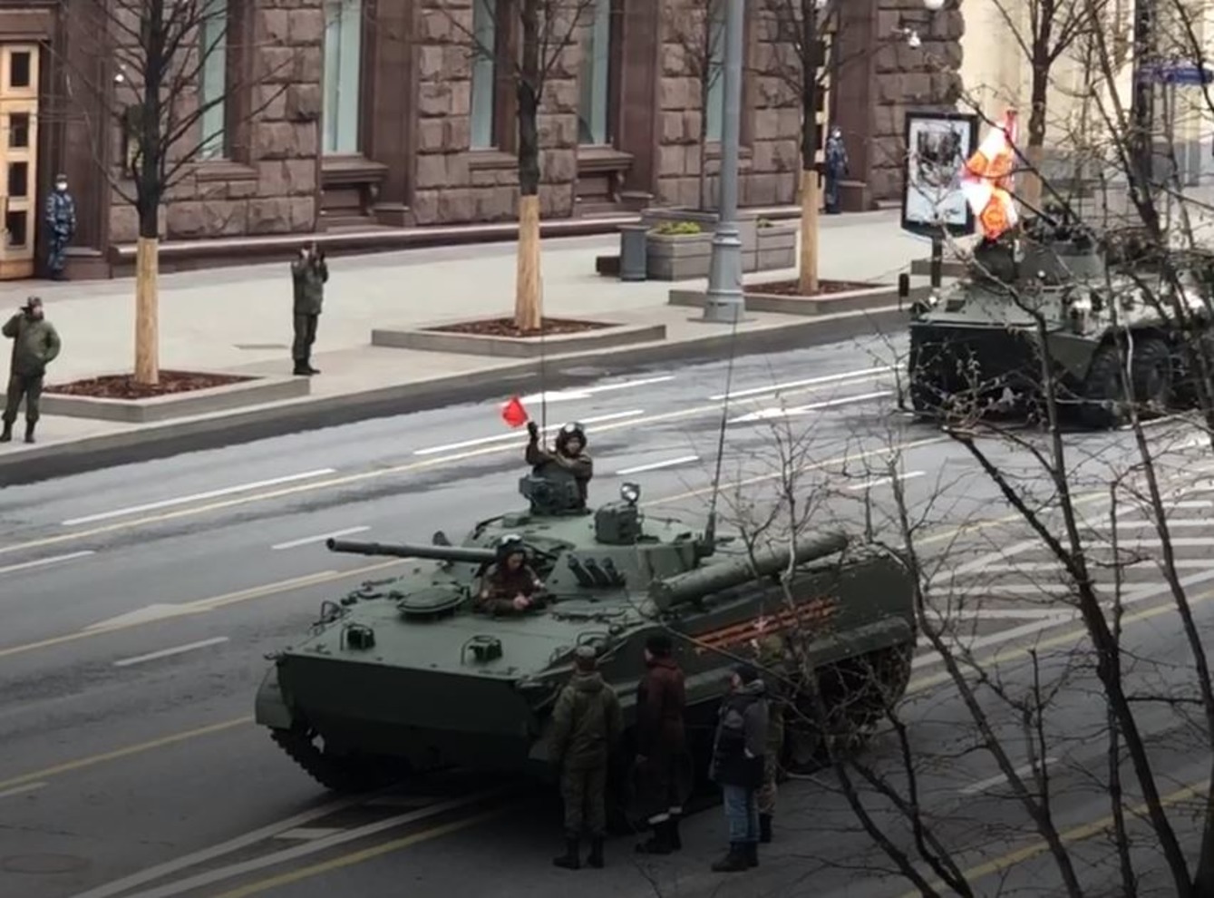 Парад в Москве 9 мая 2021 - боевая машина не завелась, видео конфуза -  Апостроф