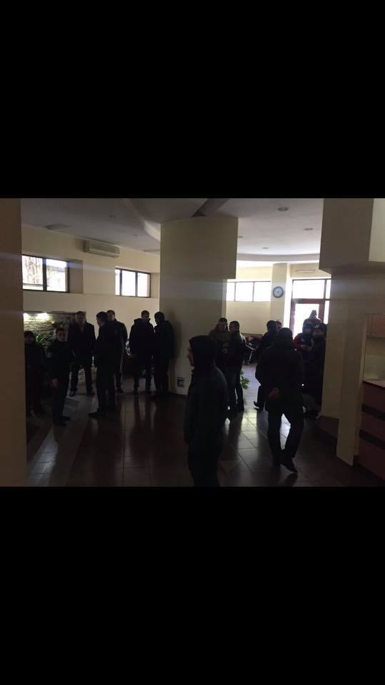Обыски НАБУ у сына Авакова: появились фото, как полиция и активисты блокируют улицы