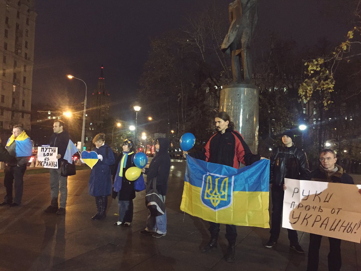 Реальные герои: сеть взорвали фото проукраинской акции в РФ