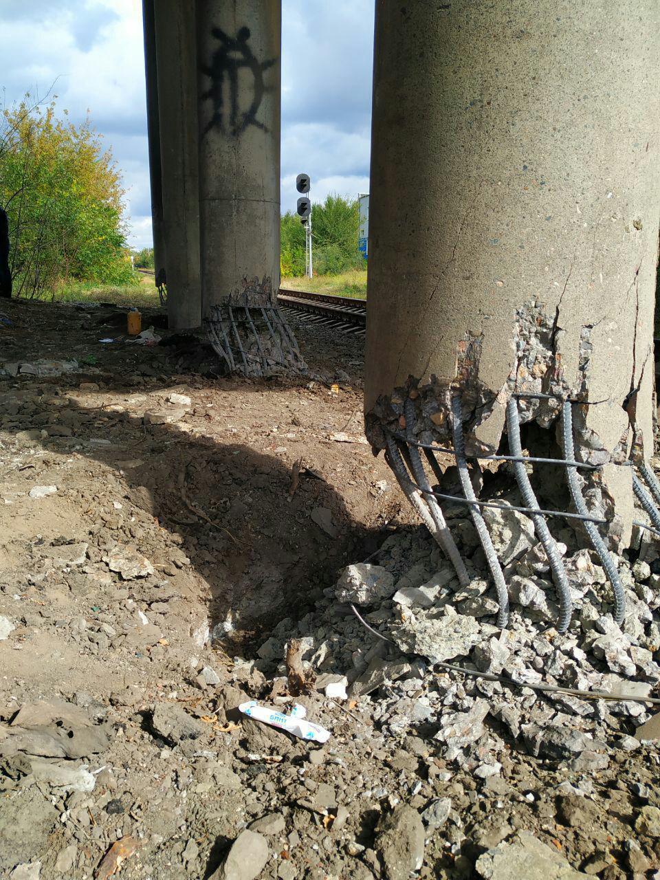 З'явилося фото підриву моста у бойовиків в Луганську