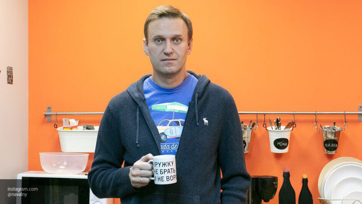 Блогера навального. Навальный чай. Кружка Навальный. Навальный с чаем. Навальный пьет чай.