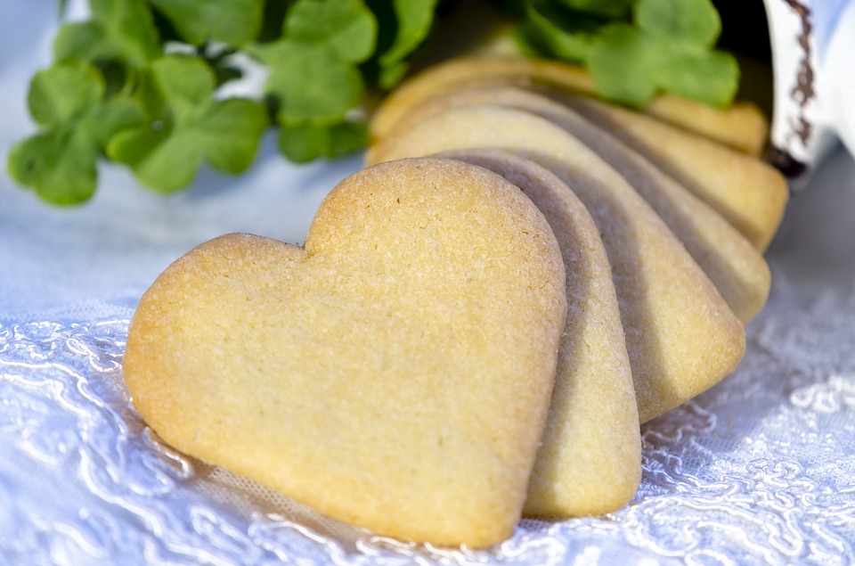Как приготовить Песочное печенье на день святого валентина сливочное и шоколадное рецепт пошагово