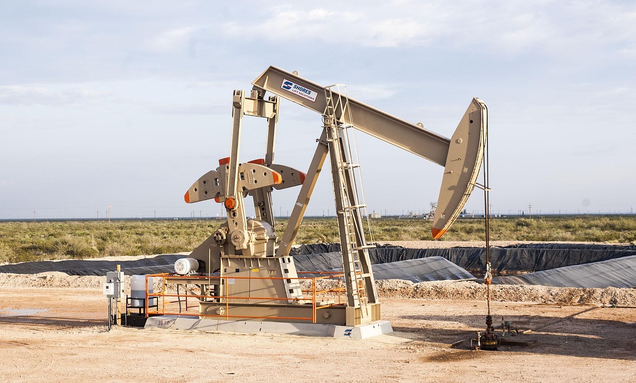 Цены на нефть взлетели после атаки Израиля на Иран – как реагирует рынок