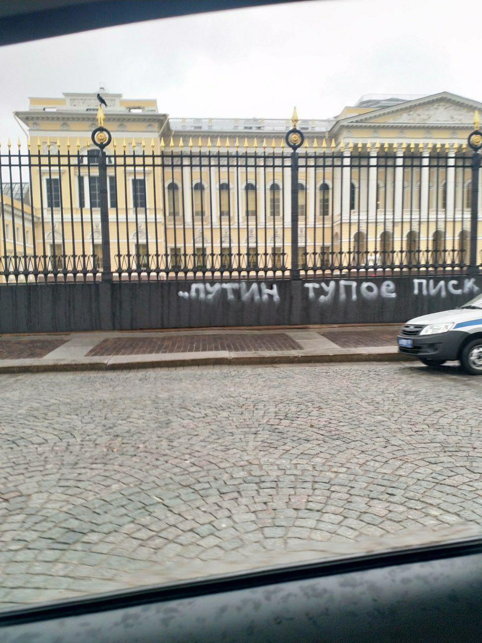 У Росії зухвало принизили Путіна: в мережу потрапили цікаві фото