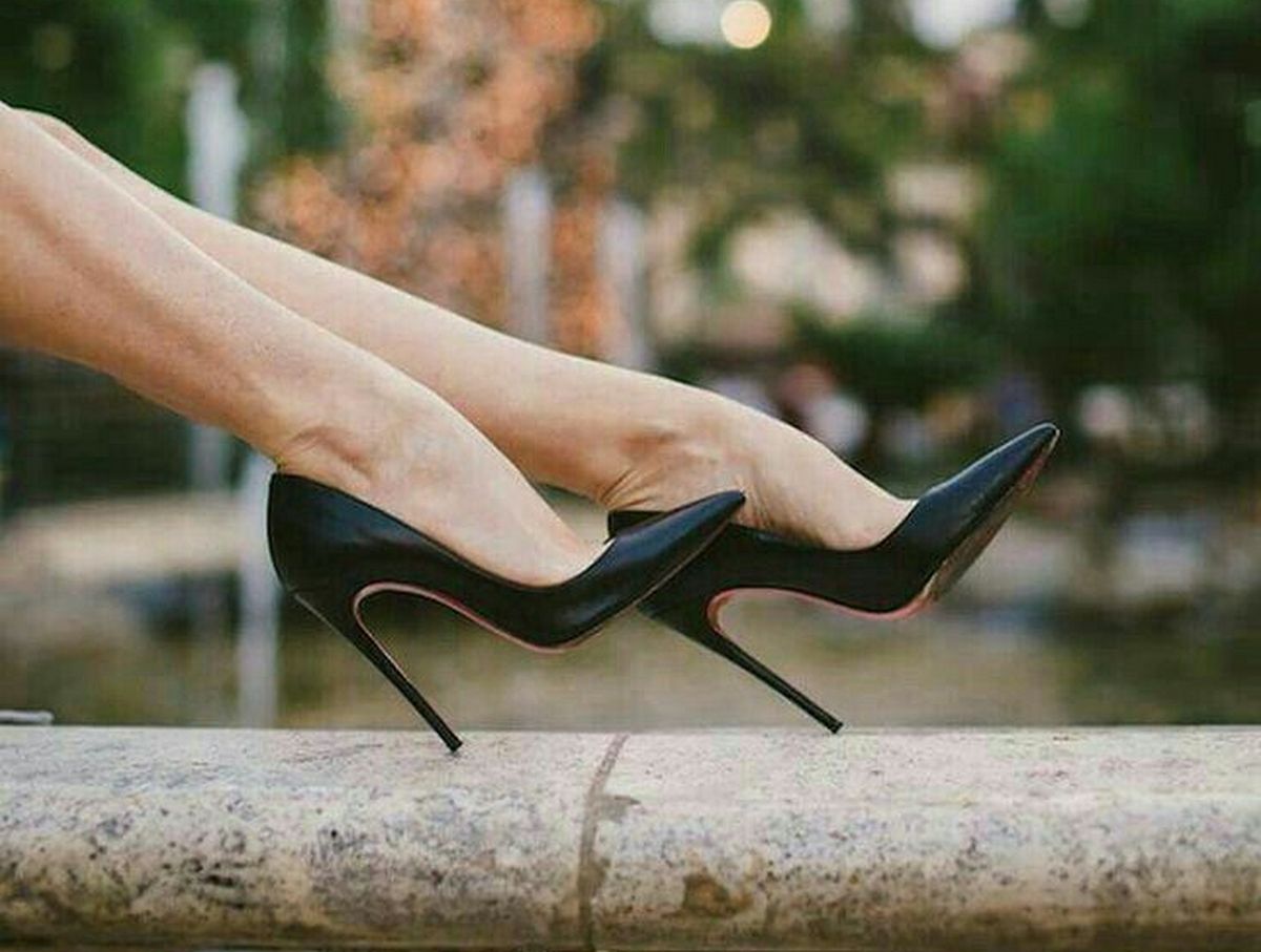 Красивые ножки. Лодочки Стилетто. Красивые ноги в туфлях. Женские ноги в туфлях. Красивые ступни в туфлях.