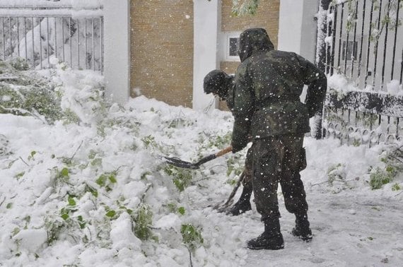 На Молдову обрушилися потужні снігопади: з'явилися фото і відео