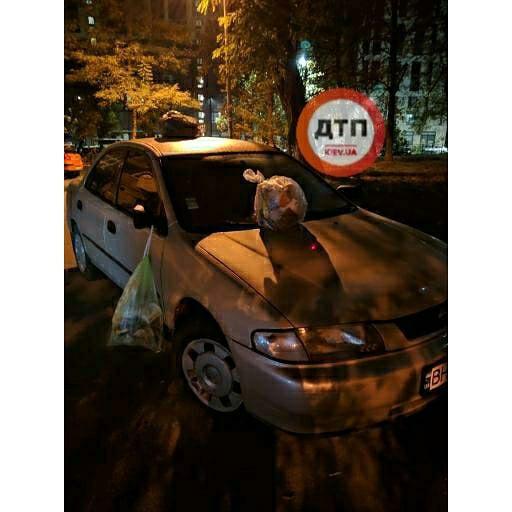 В Киеве авто «героя парковки» превратили в свалку