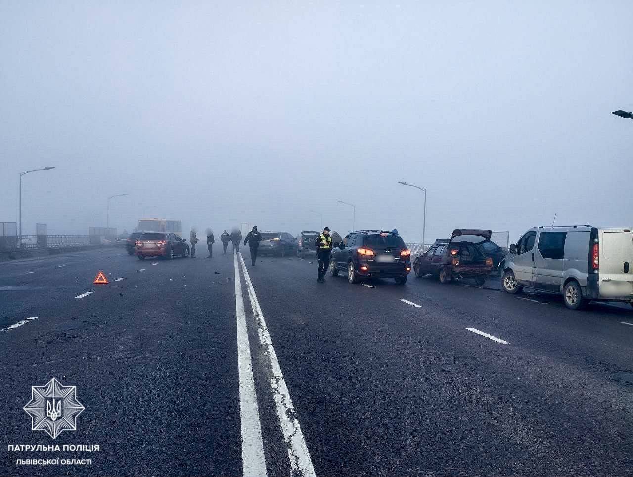 Во Львове ДТП на Скниловском мосту - фото и видео аварии с 27 авто -  Апостроф