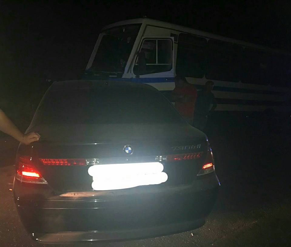 Під Одесою п'яний водій влетів у автобус з людьми: фото з місця аварії