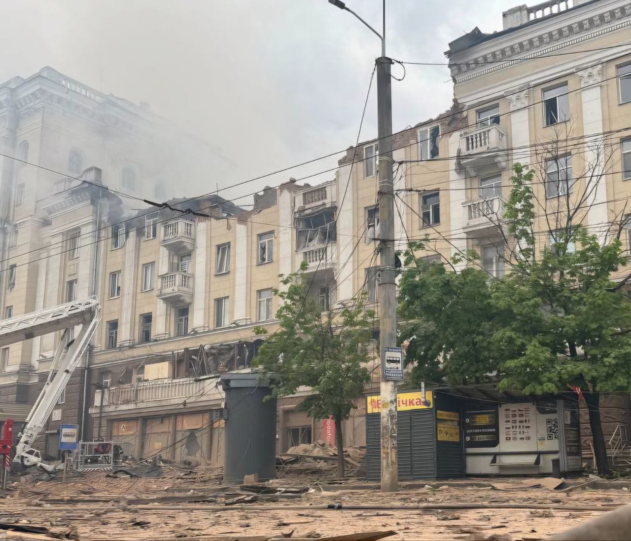 Привокзальная площадь в Днепре после удара - фото, видео и новые данные о  жертвах - Апостроф