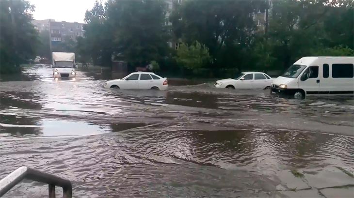 В России из-за потопа тысячи жителей остались без жилья: опубликованы фото и видео