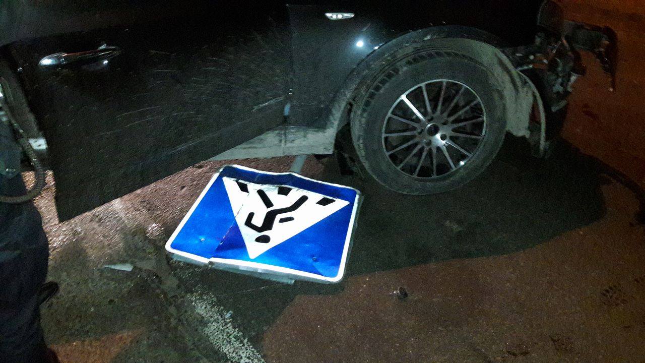 В Чернигове водитель внедорожника попытался скрыться после ДТП с маршруткой: опубликованы фото