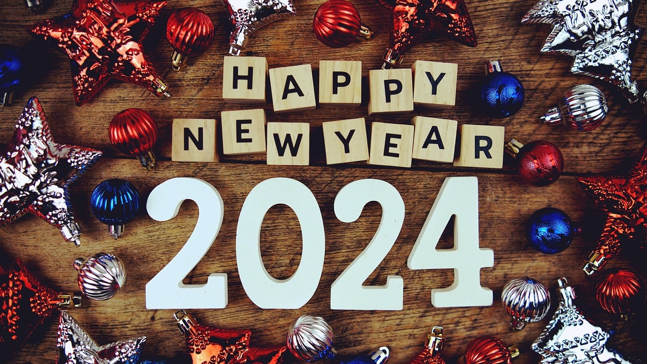 Поздравления с Новым годом 2024 в прозе, своими словами и в стихах