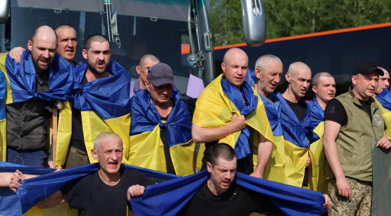 Новий етап обміну полоненими: в Україну повернулися важкопоранені воїни