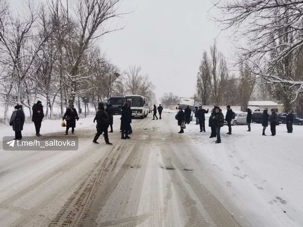 Купянск засыпало снегом, но люди сидят без тепла - фото акции протеста 16  ноября 2020 - Апостроф