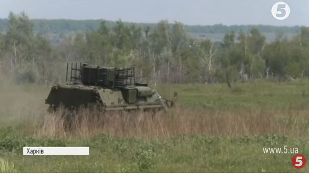 Появились эффектные фото и видео испытаний новых украинских БТР с мощным оружием