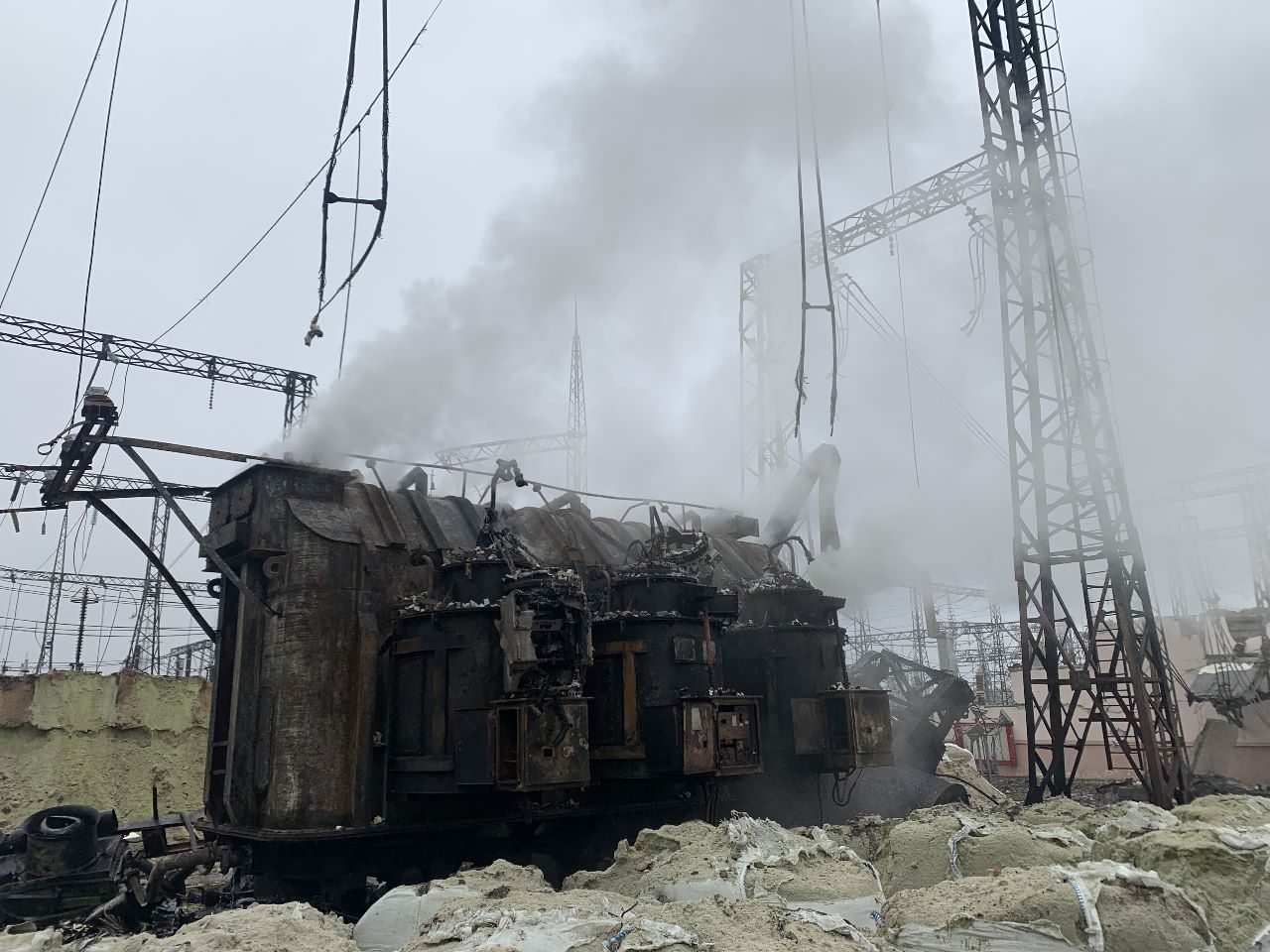 У Дніпропетровській та Донецькій областях застосовані екстрені відключення електроенергії  – ДТЕК
