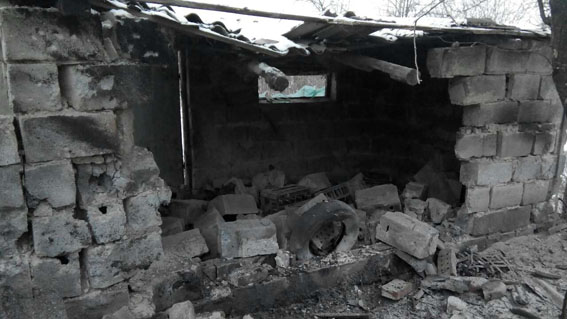 В Авакова показали фото наслідків обстрілу житлового району в Авдіївці