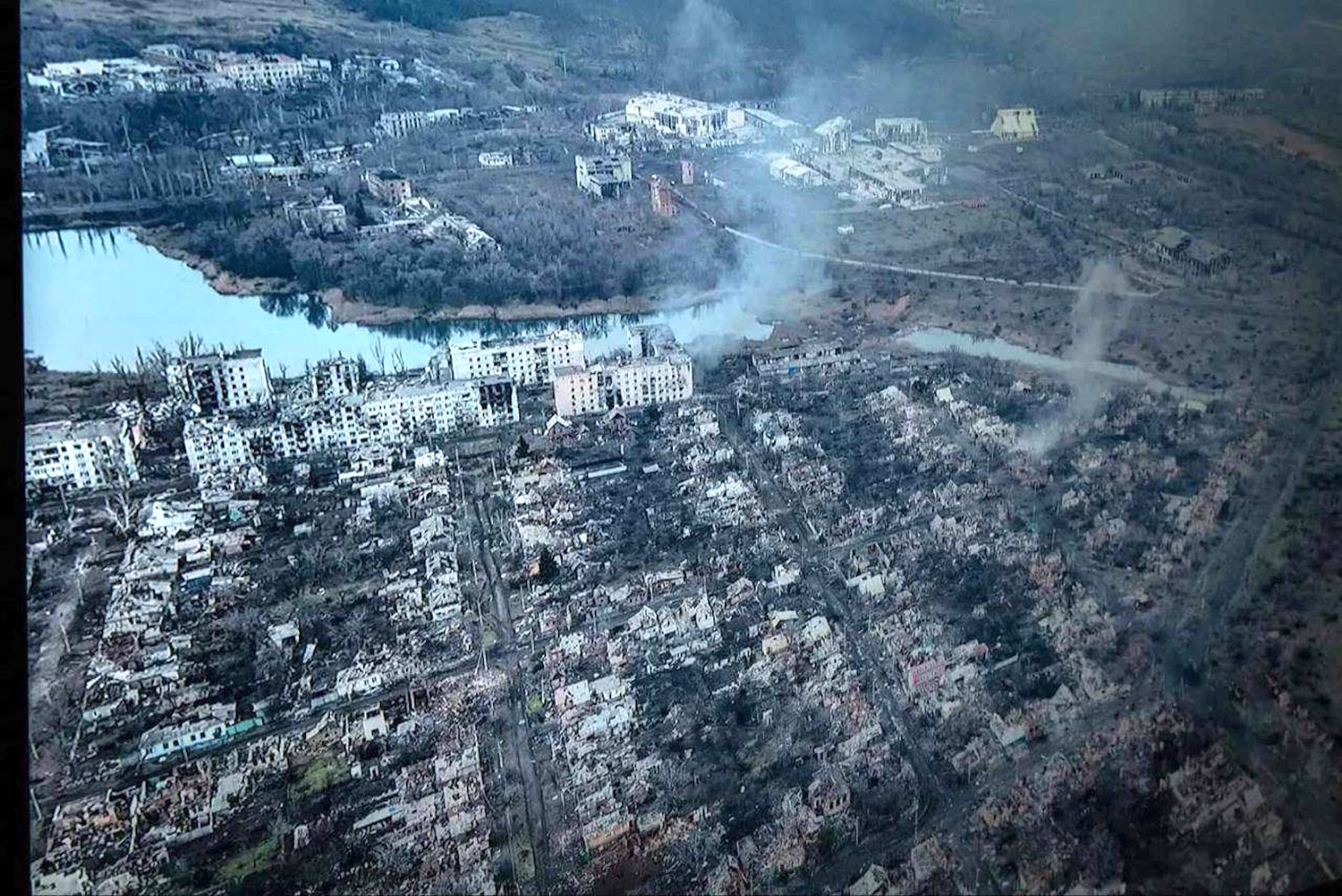 Бахмут сегодня - фото разрушенного города, снятое с высоты - Апостроф