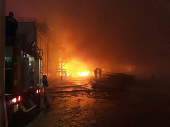 Под Одессой возник масштабный пожар: фото и видео