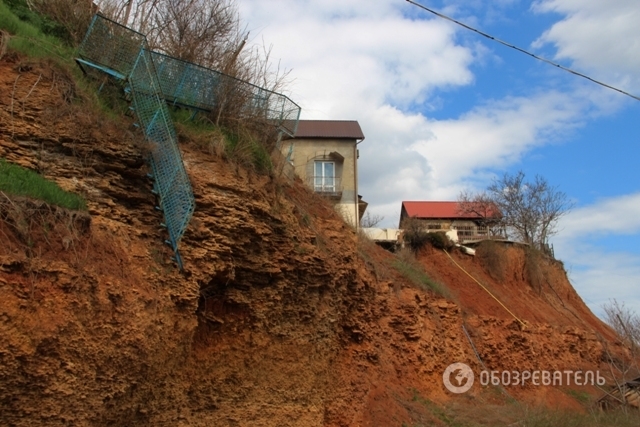 Журналісти розповіли, як Одеса сповзає в море: опубліковано фото