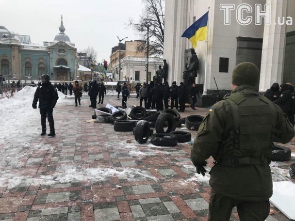 Столкновения под Радой: появились новые резонансные детали об "оружии" протестующих