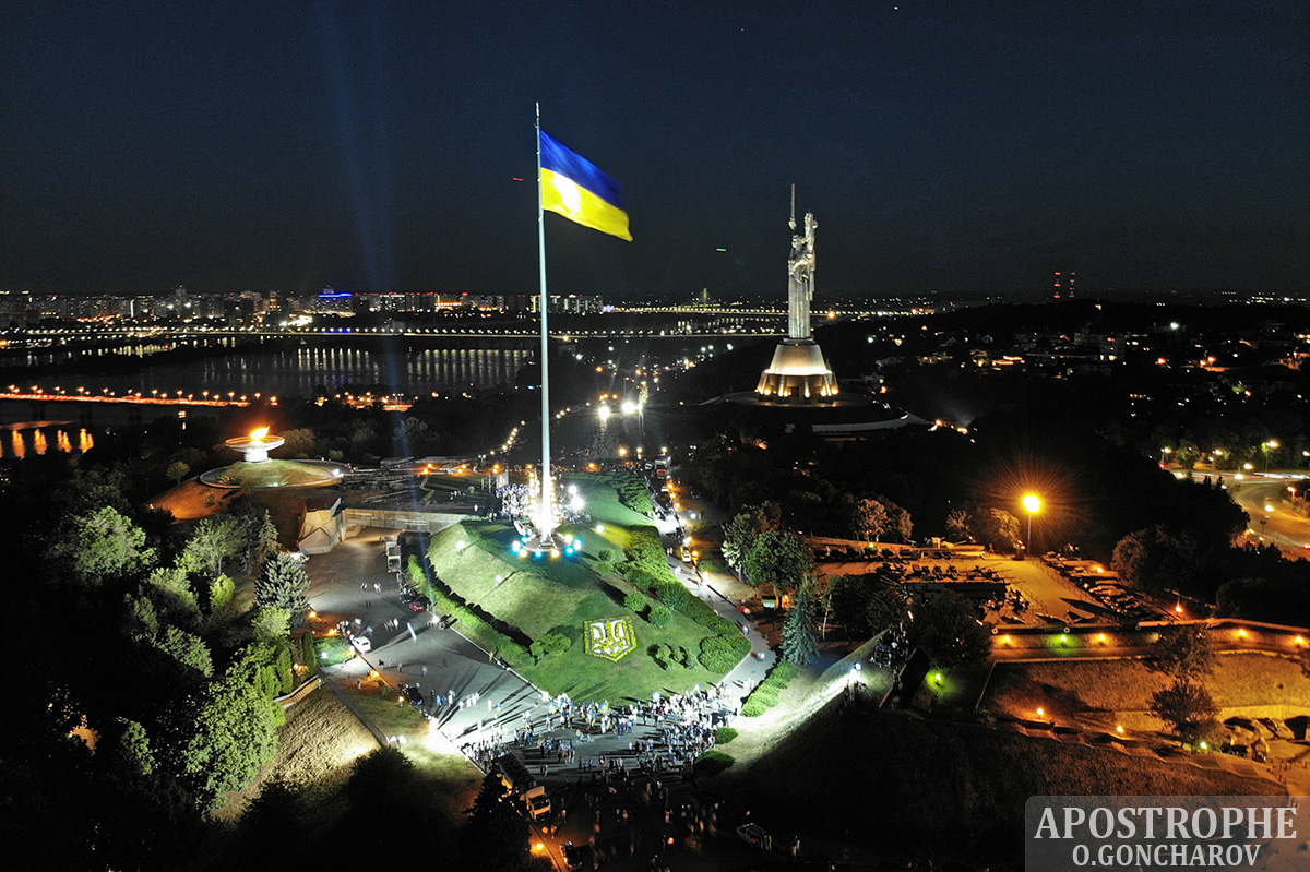 флаг Украины Киев флагтшок 90 метров Апостроф