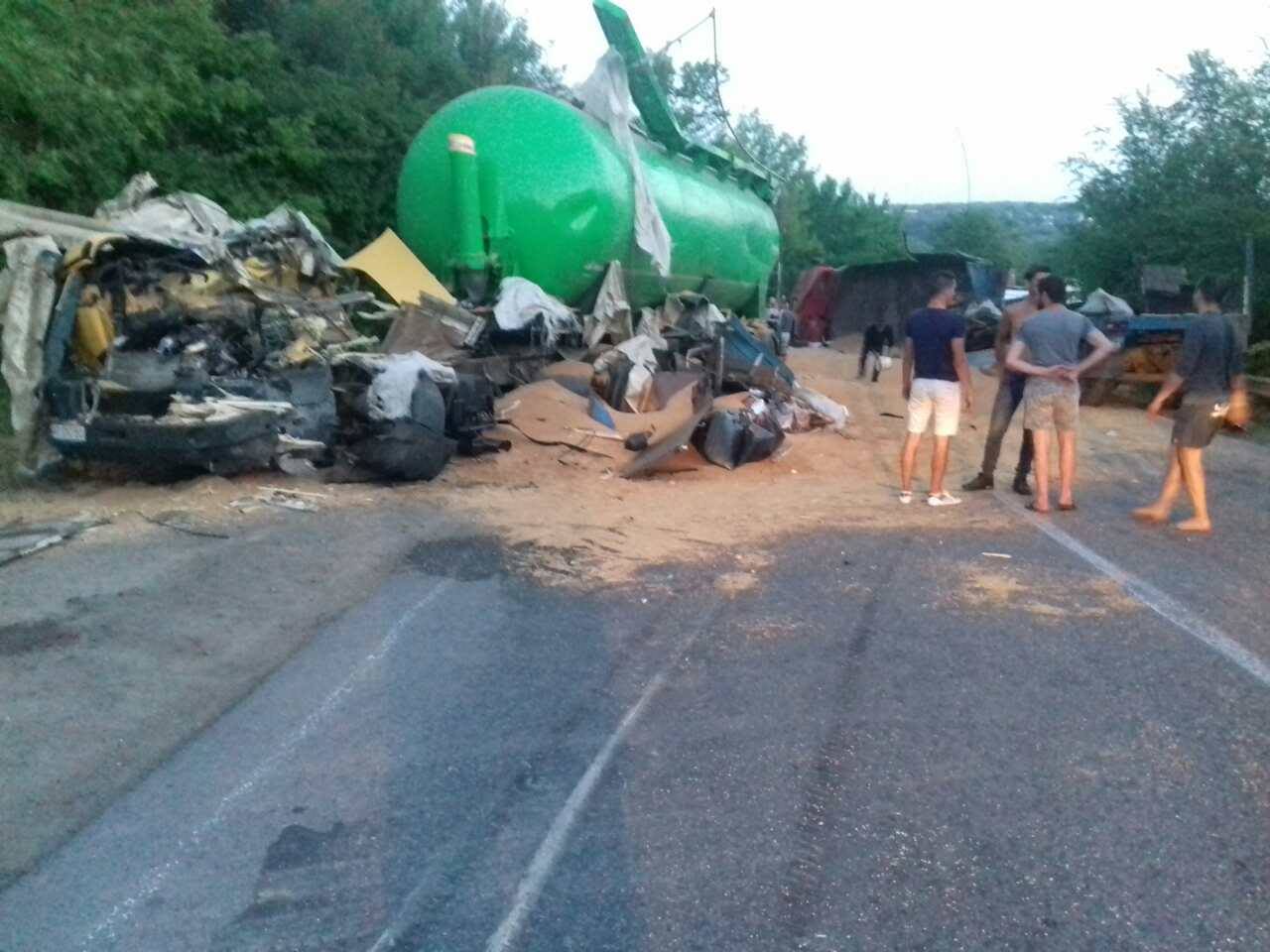 Под Николаевом в результате смертельного ДТП ограничили движение: опубликованы фото