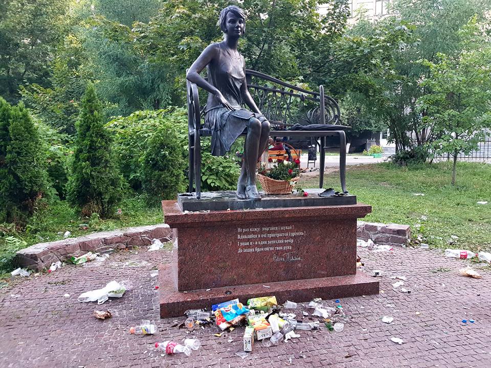 Соцмережі вразили наслідки святкування 1 вересня студентами КПІ в Києві: опубліковано фото