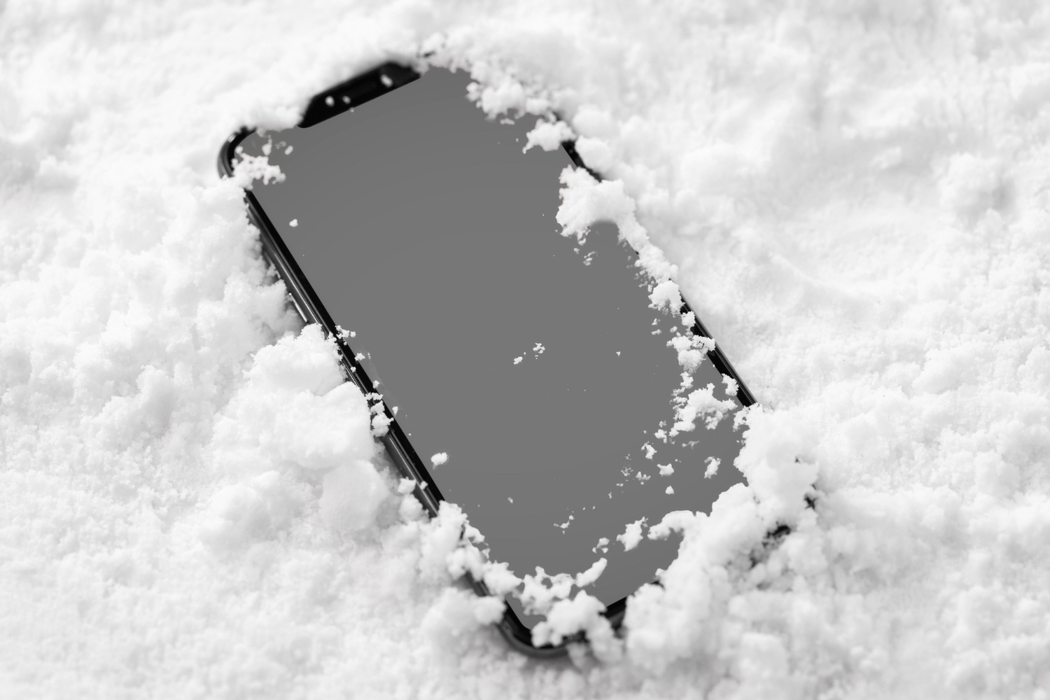 Телефон упал в снег и не работает - что делать, советы | РБК Украина