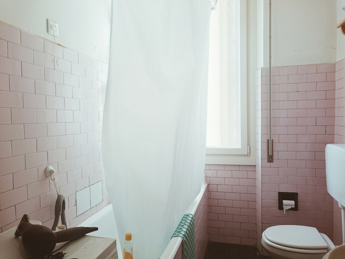 Чем и как отмыть шторку в ванной от желтизны и плесени?