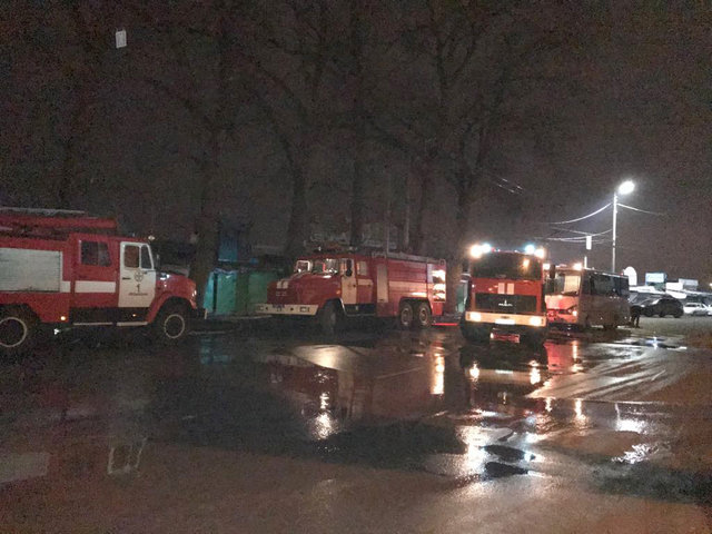 В Хмельницком крупный пожар охватил рынок: опубликованы фото