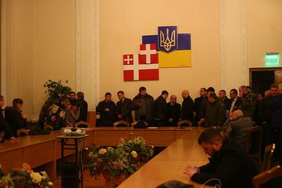З'явилися нові фото з захопленої активістами будівлі ОДА в Луцьку