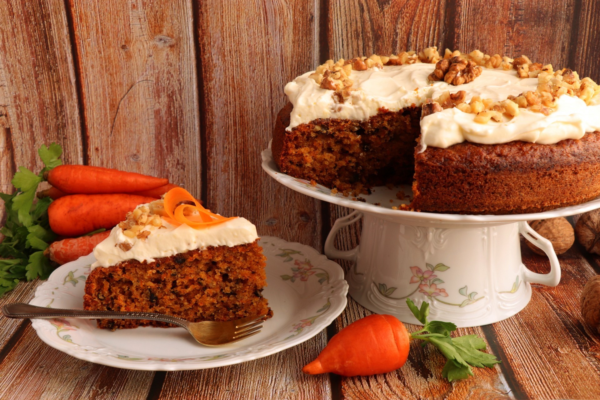 Морковный торт с грецкими орехами и корицей. Рецепт